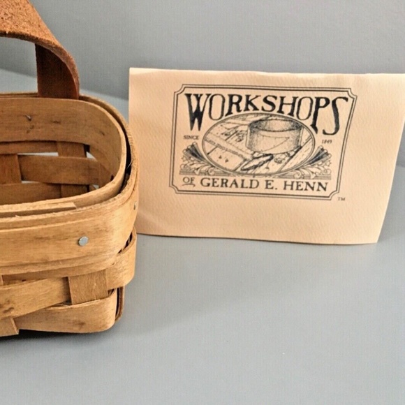 Gerald Henn Workshops Square Hand Woven Trinket Basket Leather Handle - Picture 2 of 11